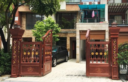 <b>鋁藝大門(mén)主要的組成成分</b>