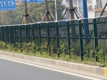 鋅鋼護(hù)欄和鐵藝護(hù)欄的區(qū)別有哪些？